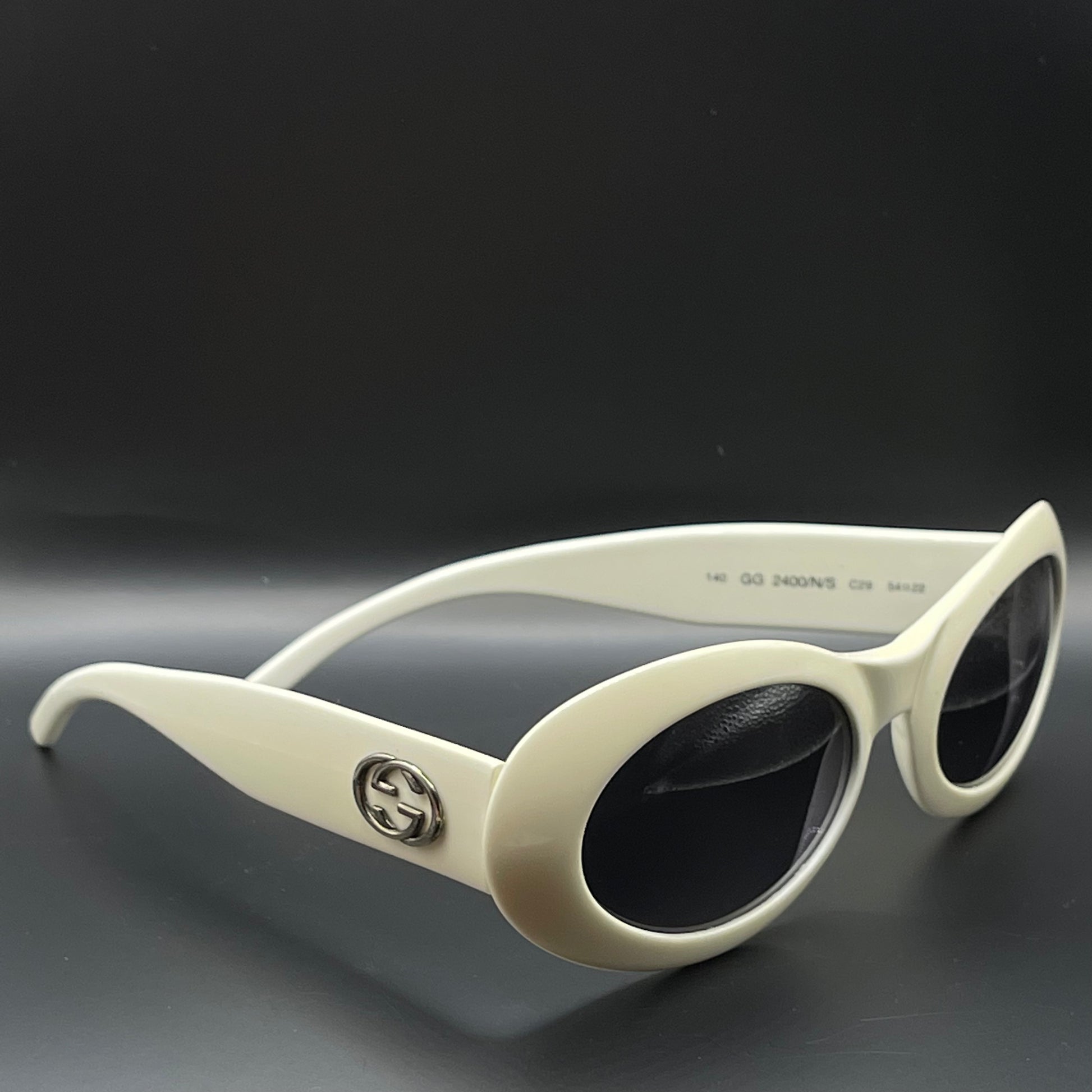 GUCCI GG 2400/S C29 サングラス オーバル ホワイト Gucci GG 2400/N/S Ivory – SUNNYFIED